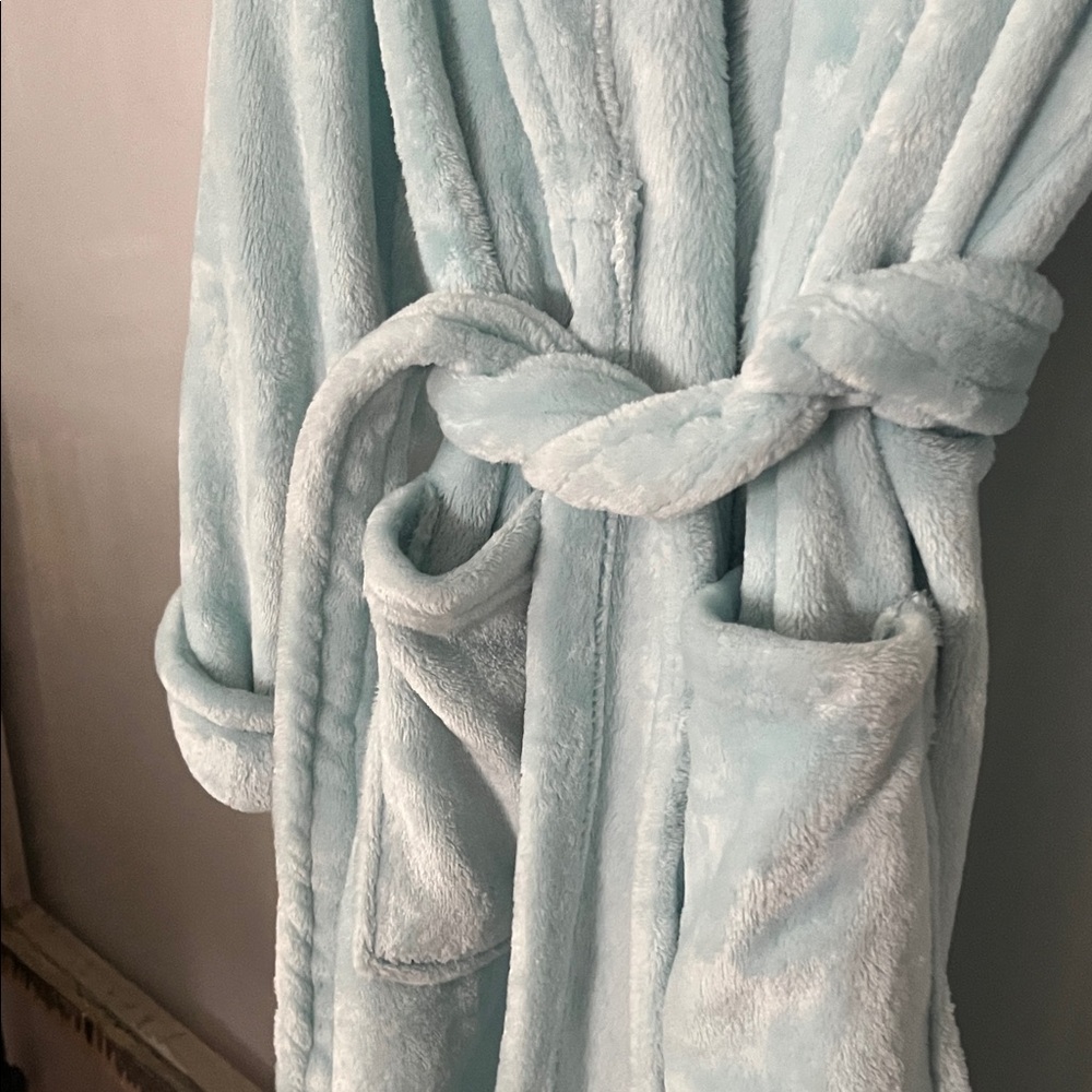 Cynthia Rowley Plush Robe - Picture 3 of 5